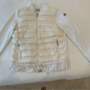 Moncler Down Maglia cardigan. Cream.  Size Medium